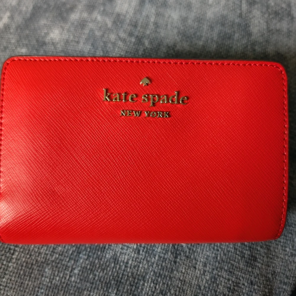 Kate Spade Vibrant Red Wallet.Used Once - Picture 2 of 9